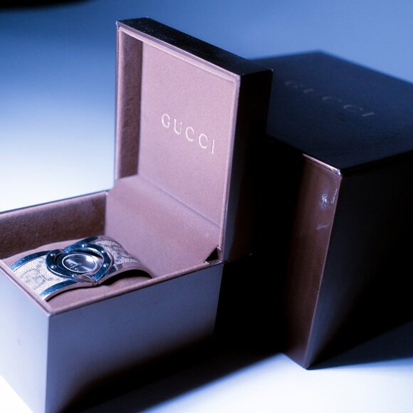 Gucci Monogram Twirl Watch - Picture 9 of 10